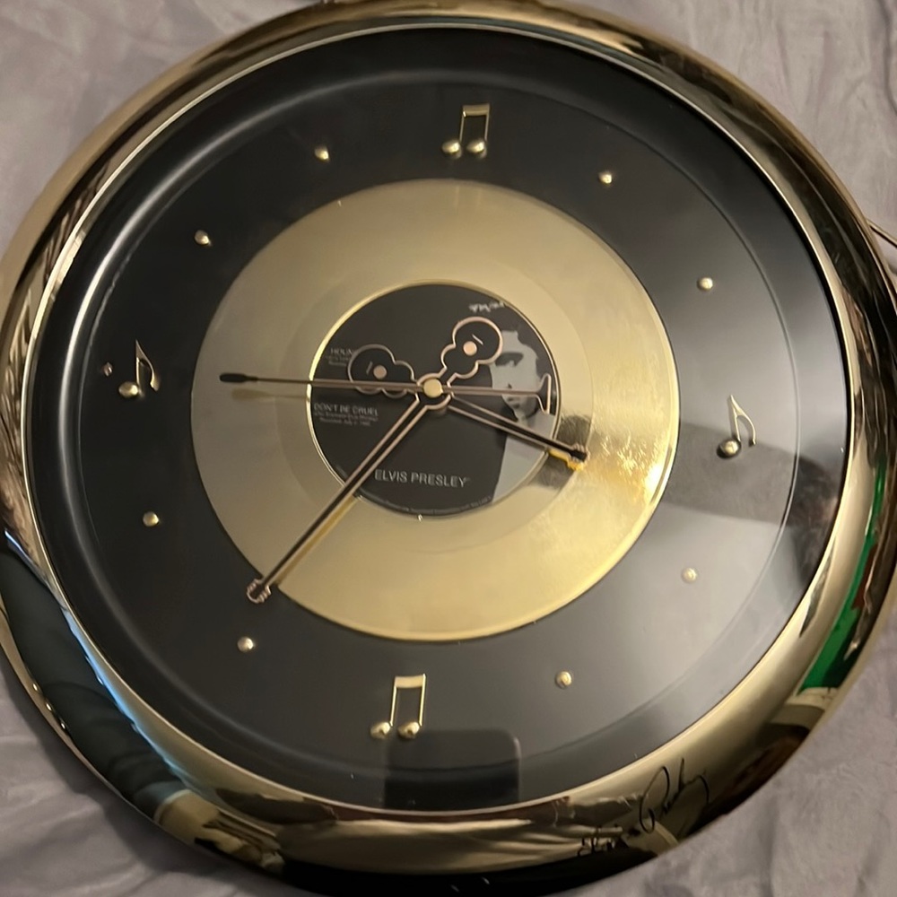 Elvis clock